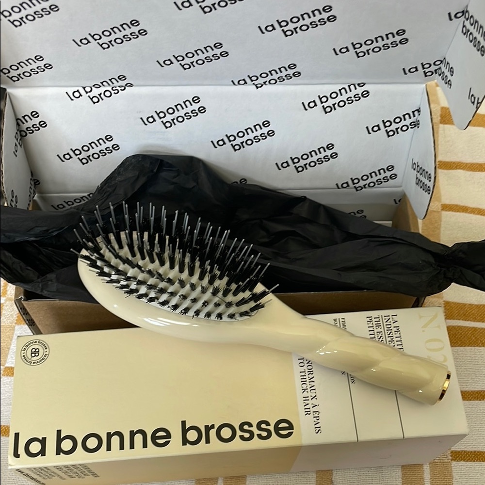 La Bonne Brosse - no 2 petite brush - cream new in box
